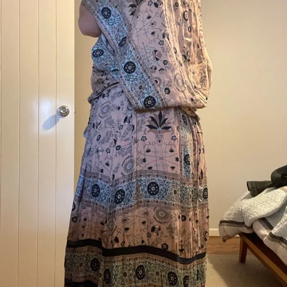 Tigerlily dress Size 12 PLUS matching shawl Size 12. - Picture 5 of 9